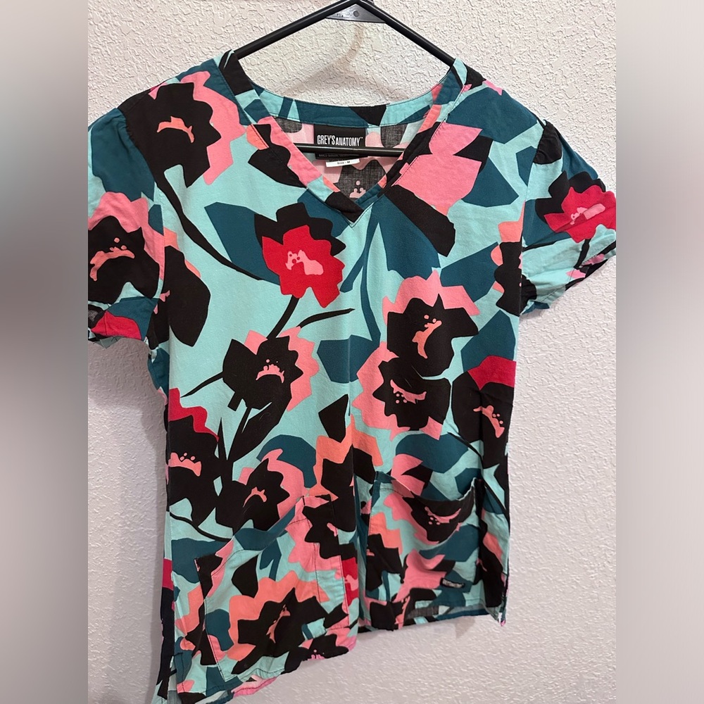 Greys Anatomy floral print scrub top